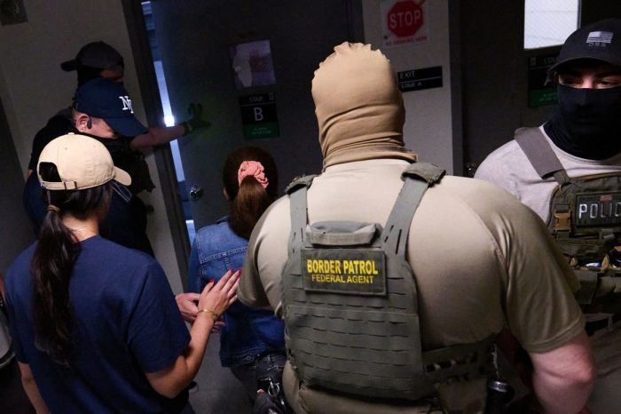 Mexican cartels offering street gangs up to $50K to assassinate and monitor ICE, CBP agents: DHS